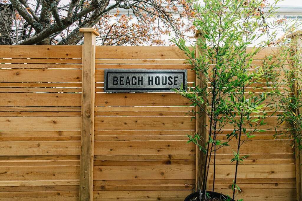 Lovely 2 Bedroom Suite Steps From The Beach Victoria Exterior photo