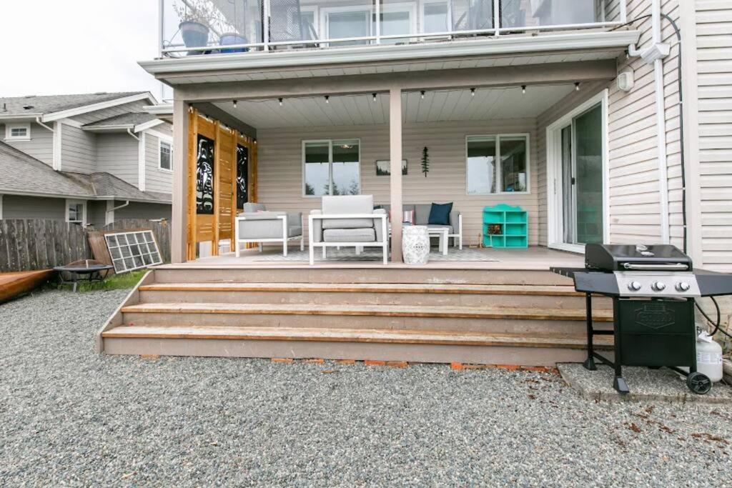Lovely 2 Bedroom Suite Steps From The Beach Victoria Exterior photo